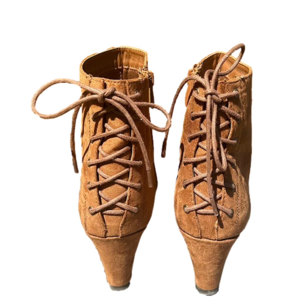 Sz 7.5 CL by Laundry wedge boots